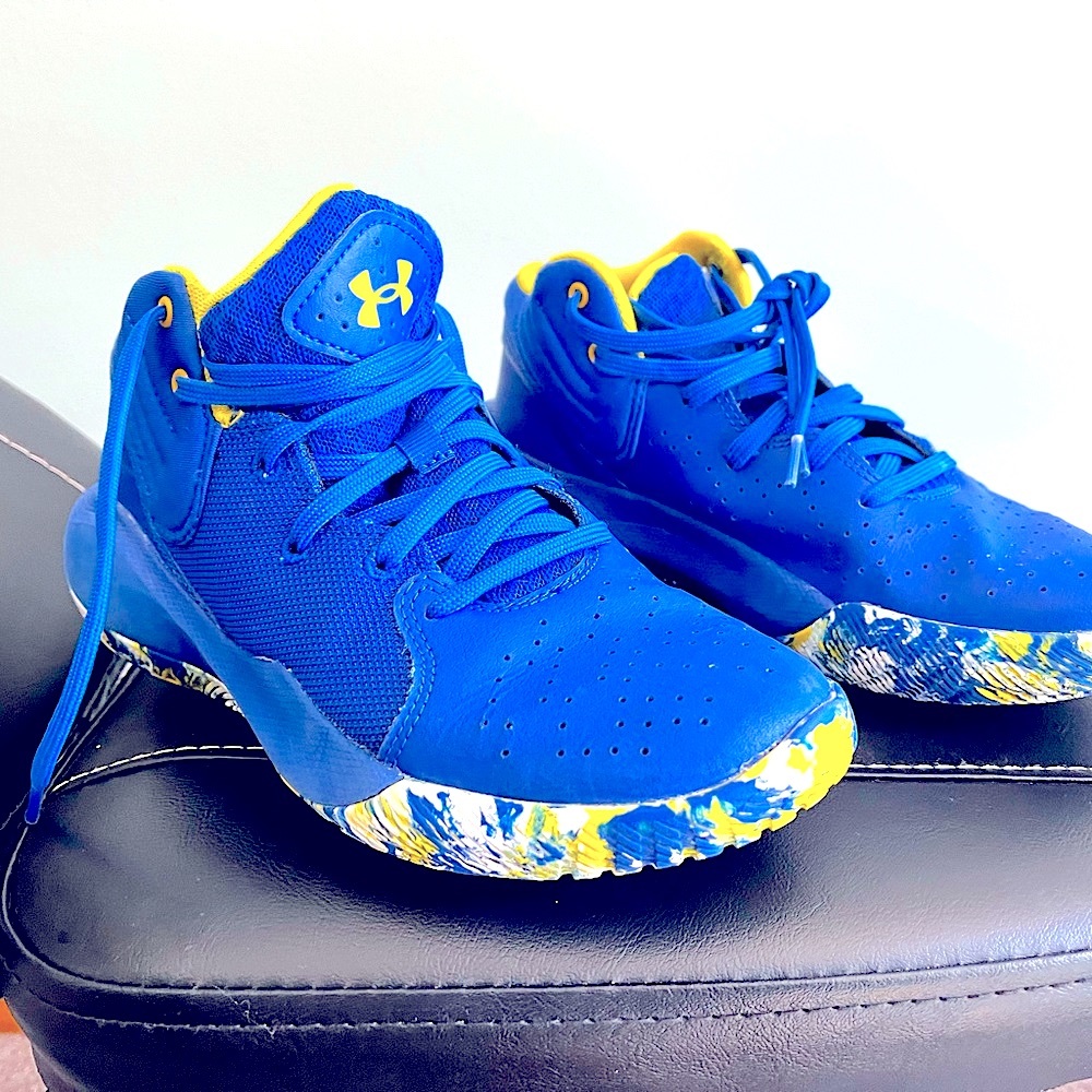 Boys UA Bball shoes 5.5Y